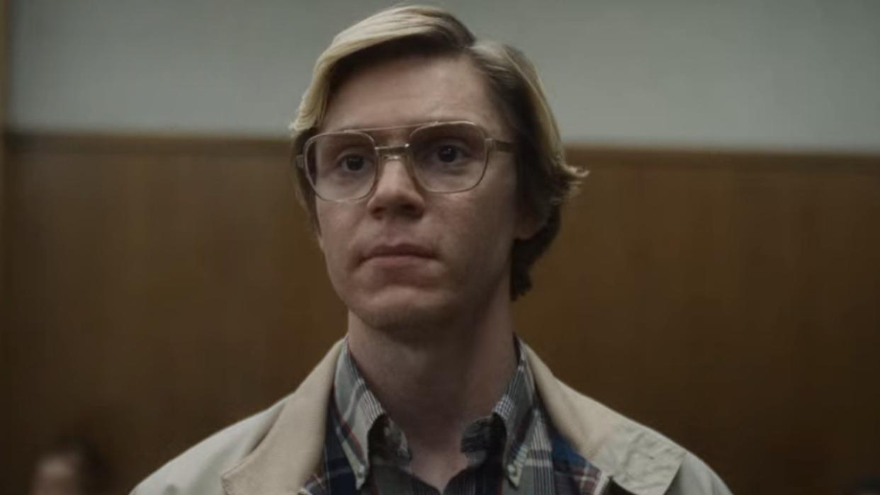  Evan Peters as Jeffrey Dahmer at a trial in Monster: The Jeffrey Dahmer Story. 