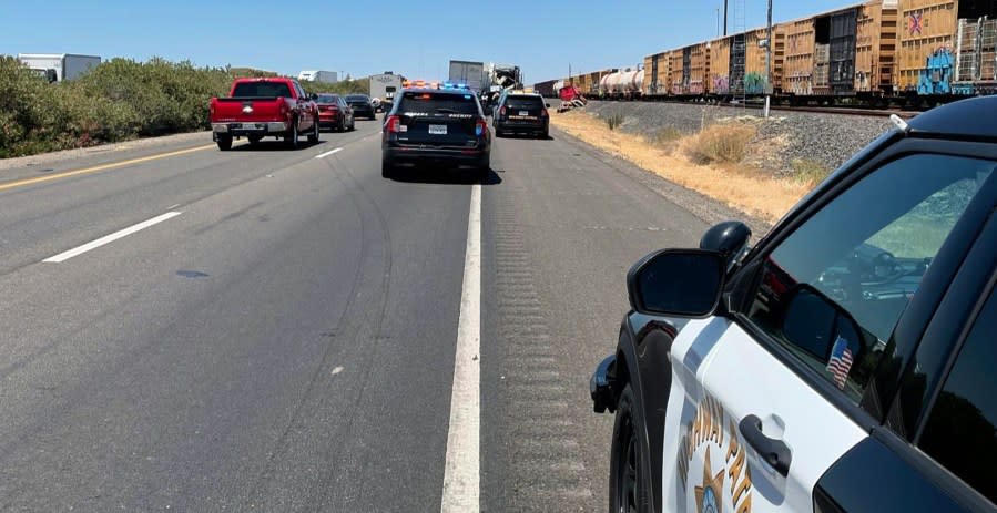 Deadly crash closes lanes on Hwy 99 in Madera County