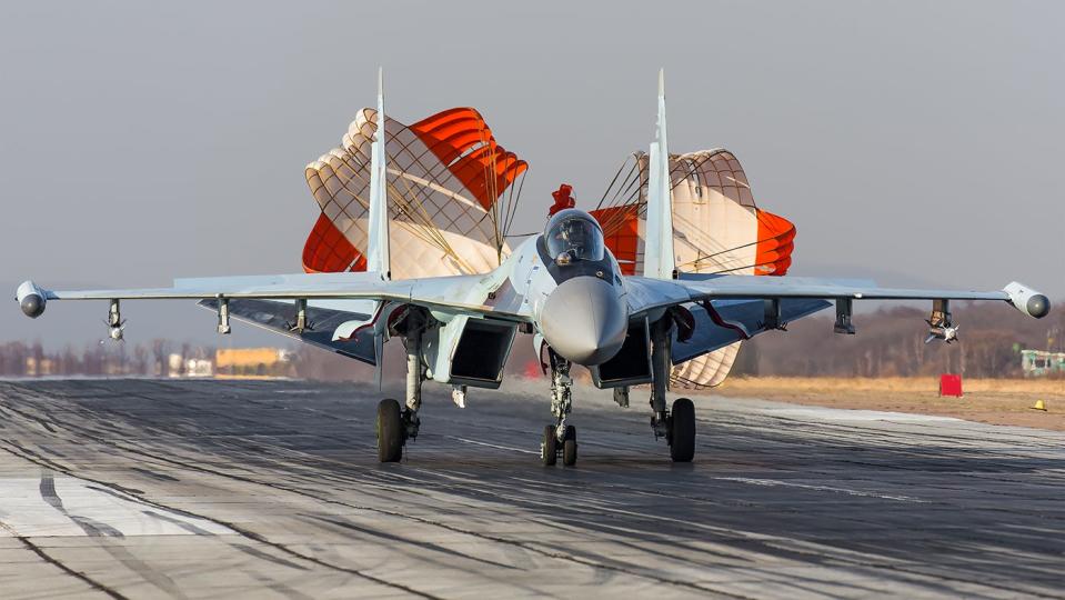 An Su-35 landing at Russia's airbase in Syria. <a href="https://commons.wikimedia.org/w/index.php?title=User:AnShmat&action=edit&redlink=1" rel="nofollow noopener" target="_blank" data-ylk="slk:Andrei Shmatko;elm:context_link;itc:0;sec:content-canvas" class="link ">Andrei Shmatko</a>/wikicommons (CC BY-SA 4.0)