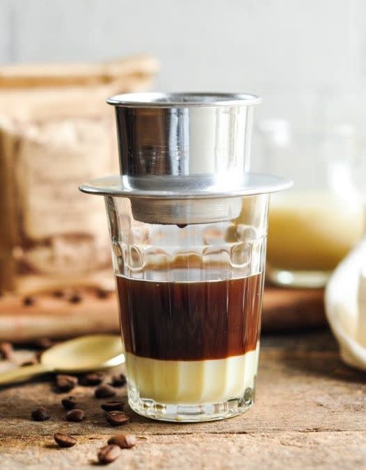 <p>Choisissez du lait concentré sucré pour préparer ce café vietnamien. </p><p>Découvrir la <a href="https://eatlittlebird.com/how-to-make-vietnamese-coffee/" rel="nofollow noopener" target="_blank" data-ylk="slk:recette;elm:context_link;itc:0;sec:content-canvas" class="link ">recette</a></p><br>