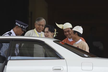 Myanmar's newly elected president Htin Kyaw (2nd L) and National League for Democracy (NLD) party leader Aung San Suu Kyi (C) leave the parliament at Naypyitaw, Myanmar March 15, 2016. REUTERS/Soe Zeya Tun