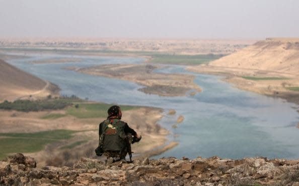 Syrian Democratic Forces (SDF) fighters are said to be advancing along the Euphrates towards Raqqa  - Reuters