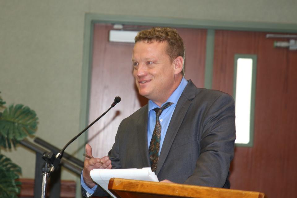 Former City of Carlsbad Public Information Officer Kyle Marksteiner moderates a COVID-19 panel discussion on Sept. 25, 2021 in Carlsbad. He is the new director of the United Way of Eddy County.