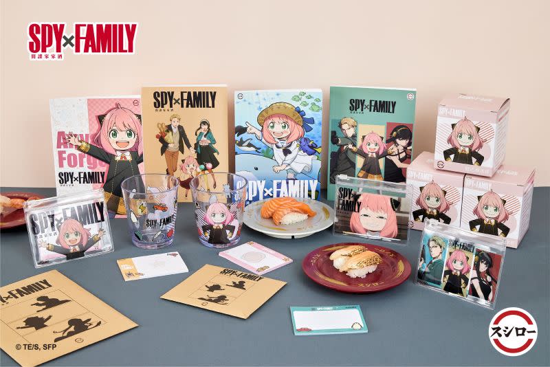 ▲台灣壽司郎獨家聯名霸權動畫作品《SPY×FAMILY 間諜家家酒》，8款週邊以3個波段分別推出夾鏈袋便條組、A5筆記本及可愛冷水杯。（圖／台灣壽司郎提供）