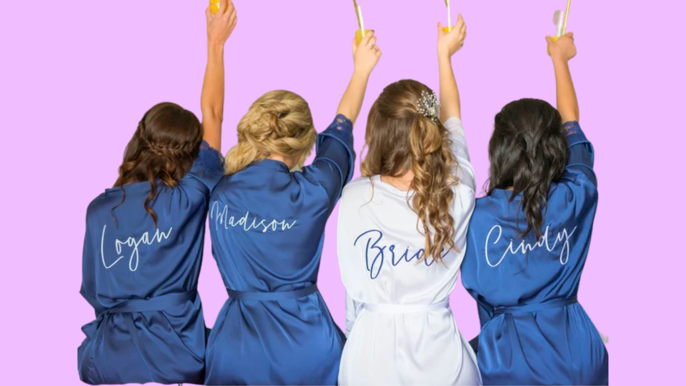 10 best etsy bridesmaids gifts: robe