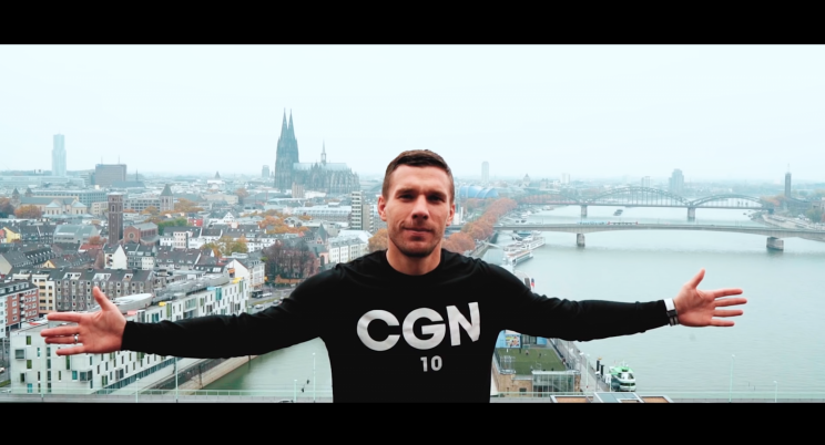 Lukas Podolski ist auch in dem Video 