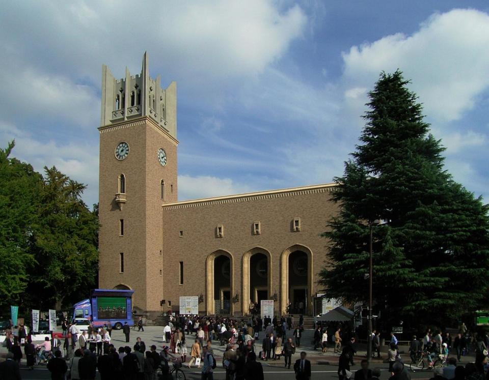 日本一名18歲考生涉嫌在2月參加東京早稻田大學入學試，用智能眼鏡及智能手機，拍攝及上傳試題作弊，被移送檢察部門。(資料圖片)