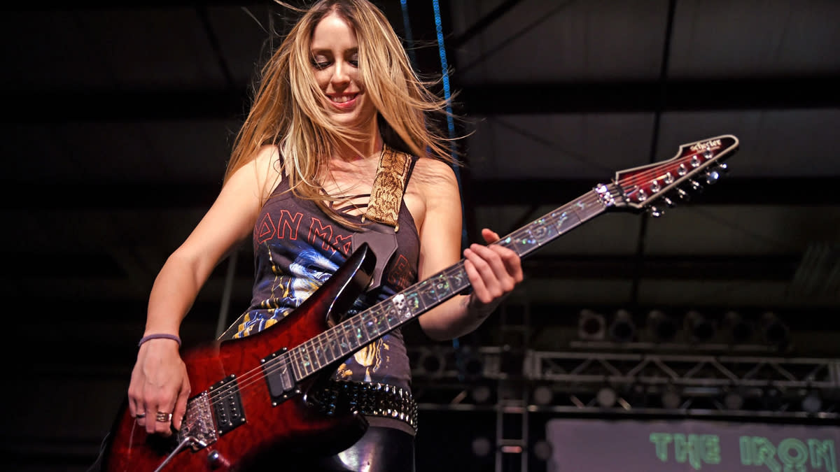  Nikki Stringfield performs with the The Iron Maidens at BMI Indoor Speedway in Versailles, Ohio on June 23, 2018. 