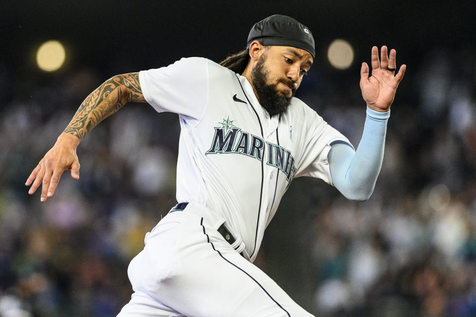 Seattle Mariners' J.P. Crawford sprints home to score off a double by Julio Rodriguez during the third inning of a baseball game against the Chicago White Sox, Sunday, June 18, 2023, in Seattle. (AP Photo/Caean Couto)