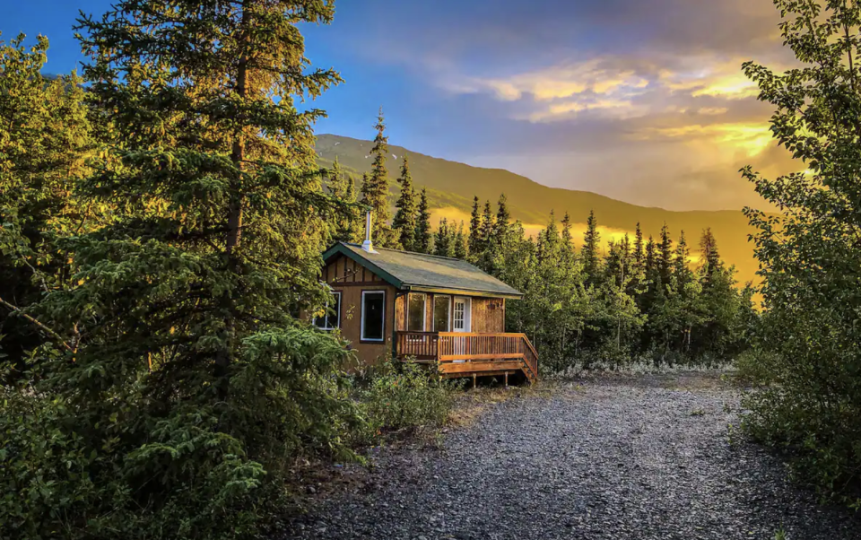 This Alaskan cabin is a romantic Airbnb, couples should visit for a getaway.
pictured: a romantic Alaskan cabin