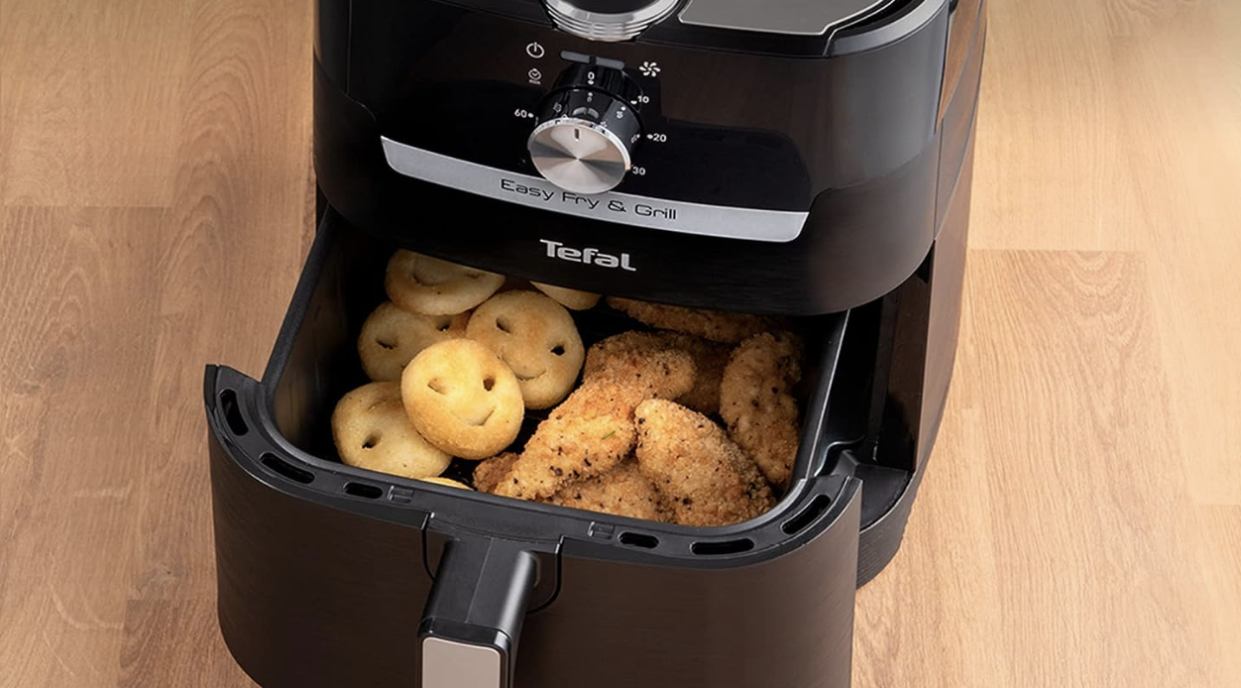 With a 4.2L capacity it can make up to six servings. (Tefal)