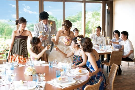新人可以在萬座海灘飯店及度假村內「Aqua Bell」的舉行晚宴。