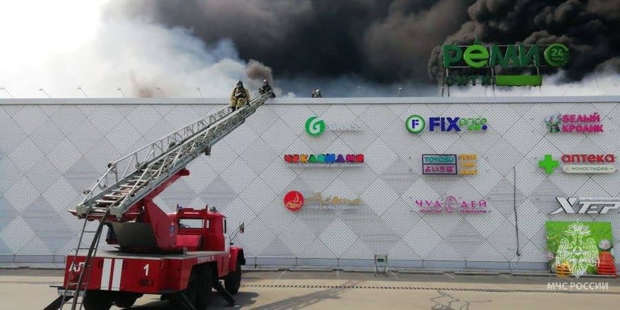 Burning shopping mall in Khabarovsk