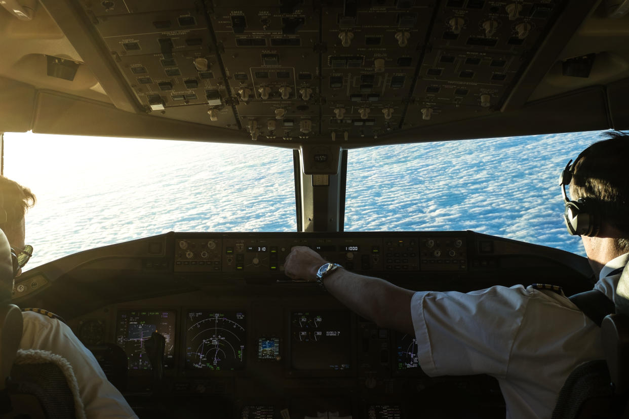 Auch Piloten machen während Langstreckenflügen mal eine Pause – allerdings nicht im Cockpit. (Symbolbild: Getty Images)