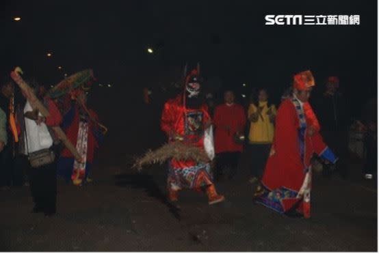 鍾馗壓陣送肉粽隊伍。（圖／鹿港文史學者鄭武郎提供）