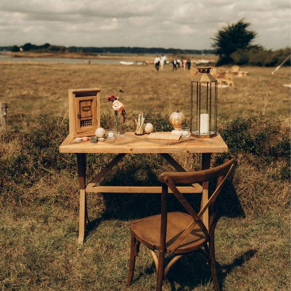 Un décor vintage et chiné pour un jour J écologique