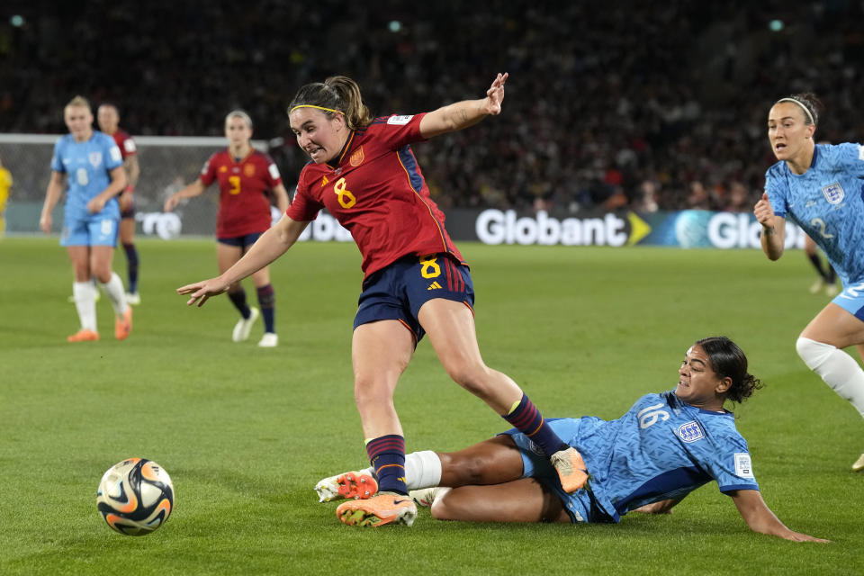 England's Jessica Carter, bottom, challenges for the ball with Spain's Mariona Caldentey during the Women's World Cup soccer final between Spain and England at Stadium Australia in Sydney, Australia, Sunday, Aug. 20, 2023. (AP Photo/Alessandra Tarantino)