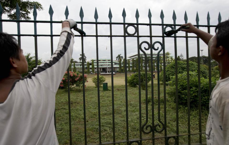 Workers paint the fencing of the Yangon Parliament building where US president Barack Obama is anticipated to meet Myanmar's President Thein Sein in Yangon, Myanmar, Thursday, Nov. 15, 2012. Obama, who visits Myanmar on November 19, will meet democracy icon Aung San Suu Kyi and President Thein Sein on the first visit to the country by a sitting US president.(AP Photo/Gemunu Amarasinghe)