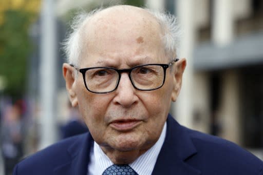 Le 27 mai 2024, Serge Klarsfeld était décoré par Emmanuel Macron pour sa lutte de toute une vie contre les dirigeants nazis et les collaborateurs du gouvernement français 
 (Ludovic MARIN / AFP)