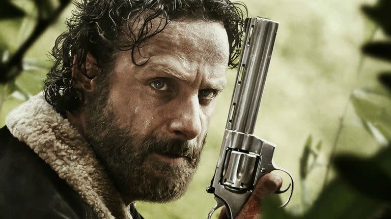 Andrew Lincoln, revolver en mano, al enterarse de lo que cobran las estrellas de GOT