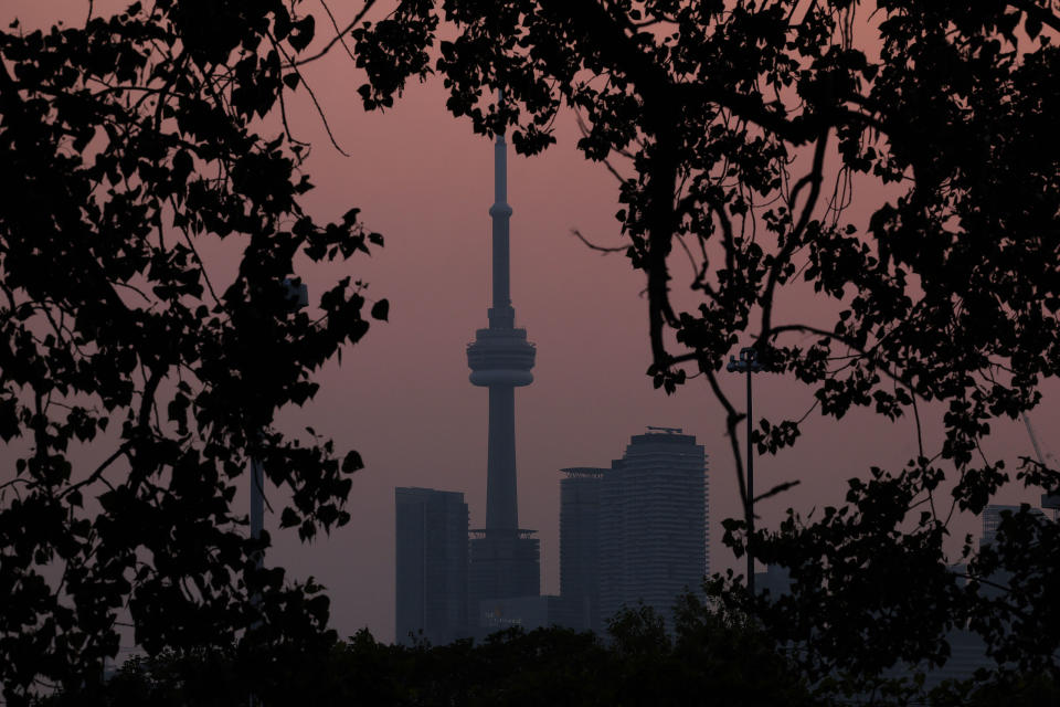 Smoke from forest fires in Northern Ontario and in Quebec contribute to pink hazy sunset in the city from the Cherry Beach over Toronto, on June 6, 2023.<span class="copyright">Steve Russell—Toronto Star/Getty Images</span>