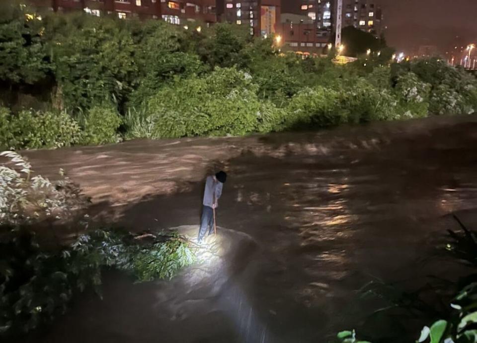 三峽1名失聯移工颱風夜受困於三峽河河道。（圖／翻攝自中央社）