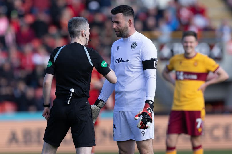 Liam Kelly and referee Craig Napier -Credit:SNS Group