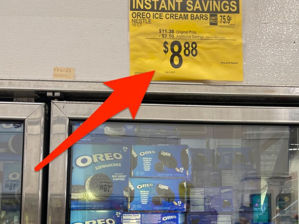 Instant Savings sign at Sam's Club with red arrow pointing to it