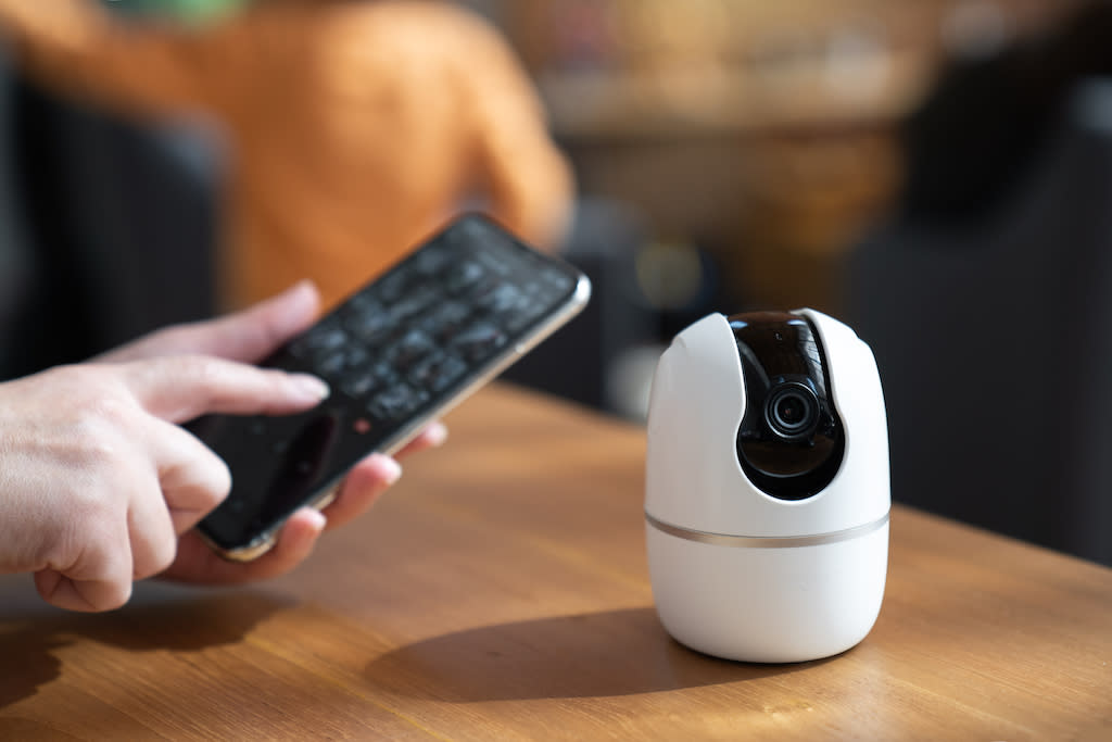 Cette caméra de vidéo surveillance en promotion sur Amazon est l'idéal pour sécuriser son logement. (Photo : Getty Images) 