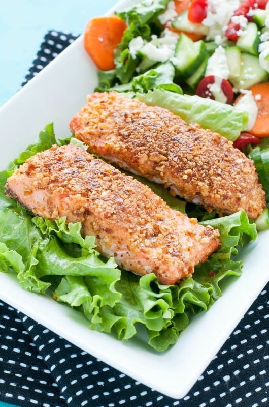 <p>Peas and Crayons</p><p>Quick, easy & loaded with nutrients. Grab the recipe <a href="//peasandcrayons.com/2015/06/sriracha-almond-crusted-salmon.html" rel="nofollow noopener" target="_blank" data-ylk="slk:here;elm:context_link;itc:0;sec:content-canvas" class="link ">here</a>.</p>