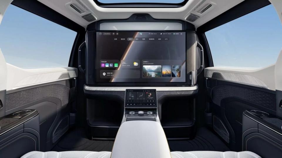 車內擁有超大的電視系統，不過實際尺寸尚未公布。(圖片來源：極氪)