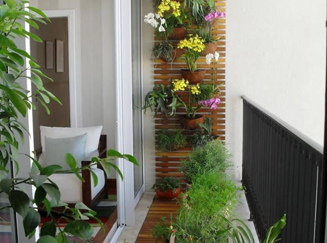 Jardin avec caillebottis pour un mini balcon