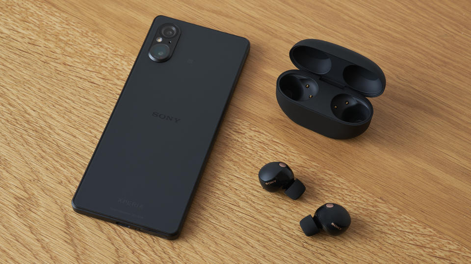 Sony Xperia 5 V with WF-1000XM5 press image