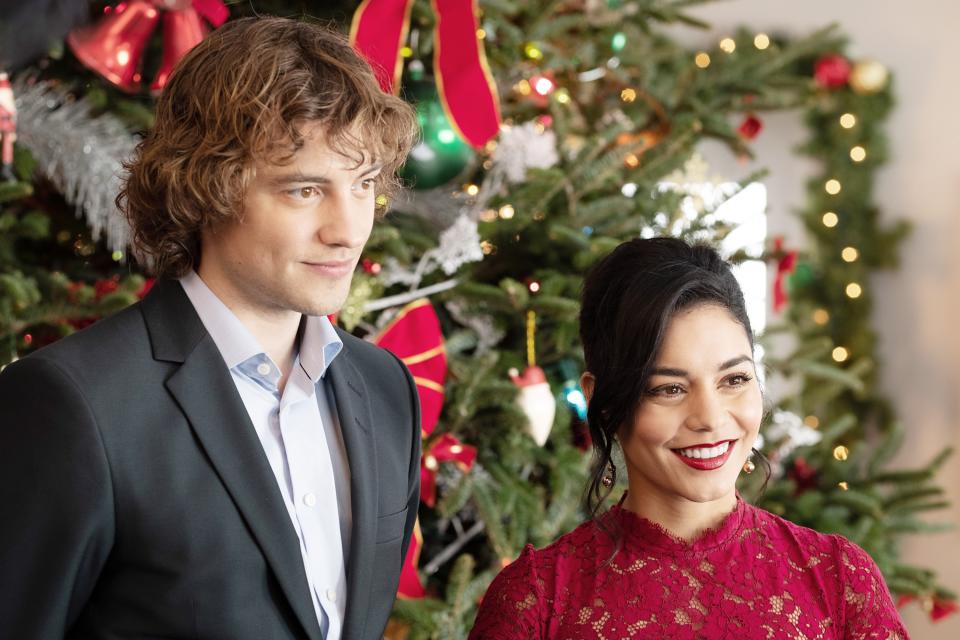 Der Film "The Knight Before Christmas" mit Vanessa Hudgens und Josh Whitehouse ist unter dem Code für romantische Weihnachtsfilme zu finden. (Bild: ddp)