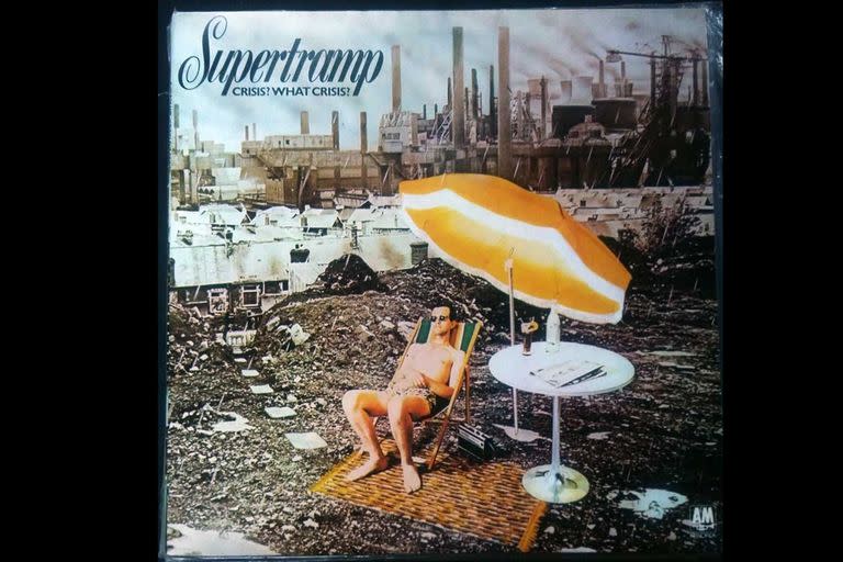 La tapa original del vinilo de Supertramp "¿Crisis? ¿Qué crisis?" El contraste es brutal. Rick Davies, quien llevó el boceto de la idea al estudio de grabación, dijo que, explícitamente, quería mostrar un entorno caótico.