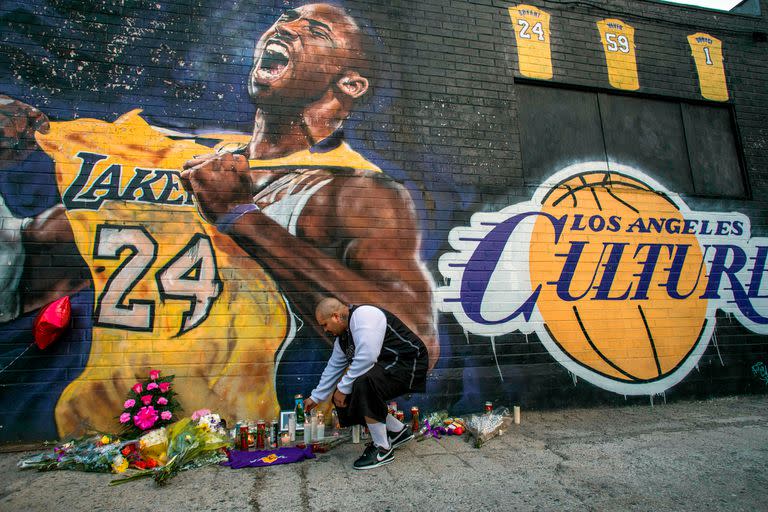 Ofrendas a Kobe Bryant en Los Ángeles