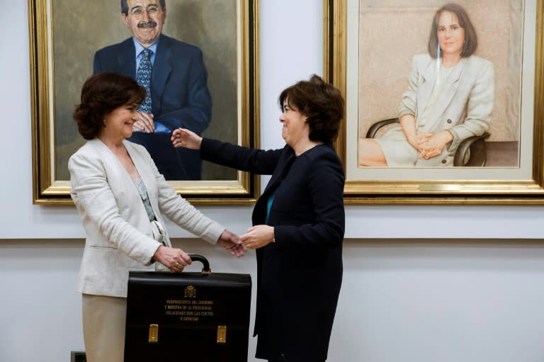 New Deputy Prime Minister and minister of equality Carmen Calvo, left, with former deputy PM Soraya Saenz de Santamaria