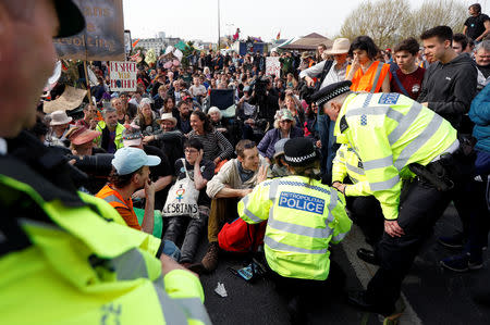 Police officers talk with climate change activists at Waterloo Bridge during the Extinction Rebellion protest in London, Britain April 18, 2019. REUTERS/Peter Nicholls