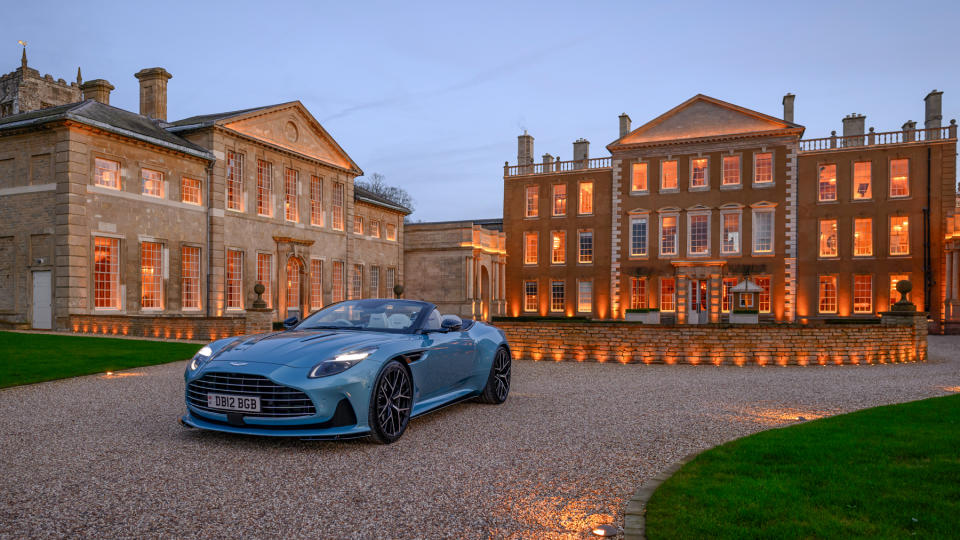 Aston Martin DB12 Volante