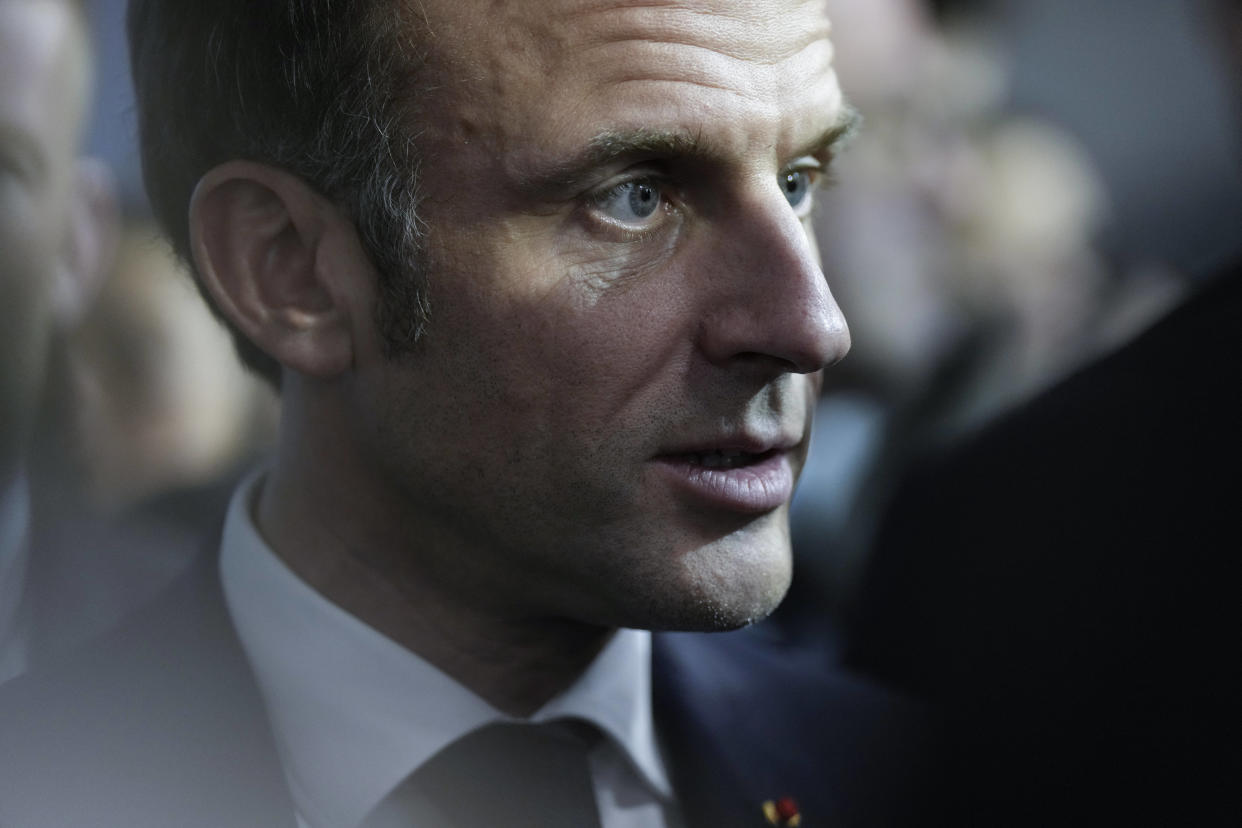 Emmanuel Macron, ici au Salon de l’Agriculture le 24 février 2024, a donné une interview au « Figaro » pour parler des élections européennes.