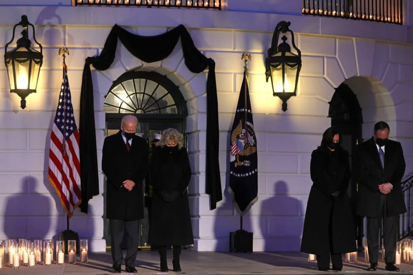 WASHINGTON, DC - FEBRUARY 22: (L-R) U.S. President Joe Biden, first lady Jill Biden, Vice President Kamala Harris and husband Doug Emhoff participate in a moment of silence at sundown in the South Portico of the White House February 22, 2021 in Washington, DC. The four held a candlelight ceremony to mark the more than 500,000 lives lost in the U.S. to COVID-19 since the pandemic hit. (Photo by Alex Wong/Getty Images)