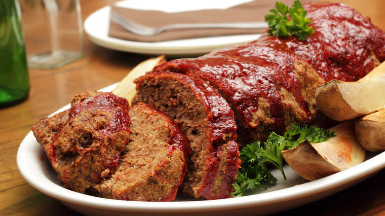 A plate of meatloaf