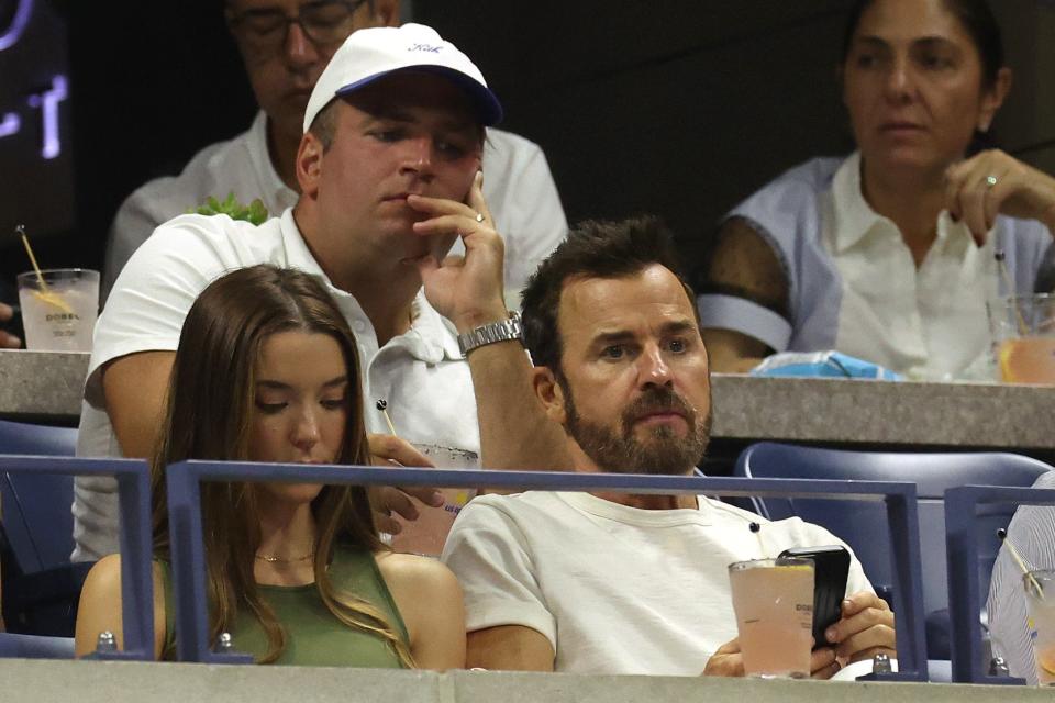 Justin Theroux watches the semifinal (Getty Images)