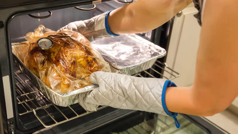 Aluminum roasting pan