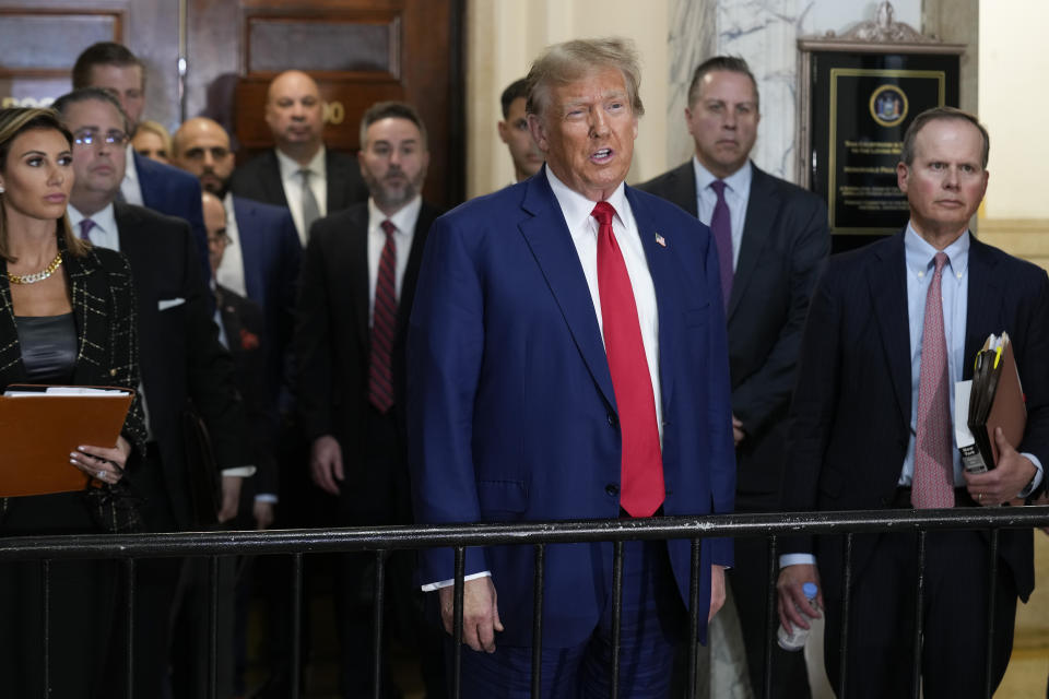 El expresidente Donald Trump habla durante los argumentos finales en la Corte Suprema de Nueva York, el jueves 11 de enero de 2024, en Nueva York. (Foto AP/Seth Wenig)