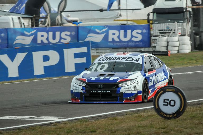 Berni Llaver, ganador de la Carrera Sprint, el ritmo decayó y con menos Push To Pass no logró detener el avance de Leonel Pernía y de Julián Santero en la Carrera Final