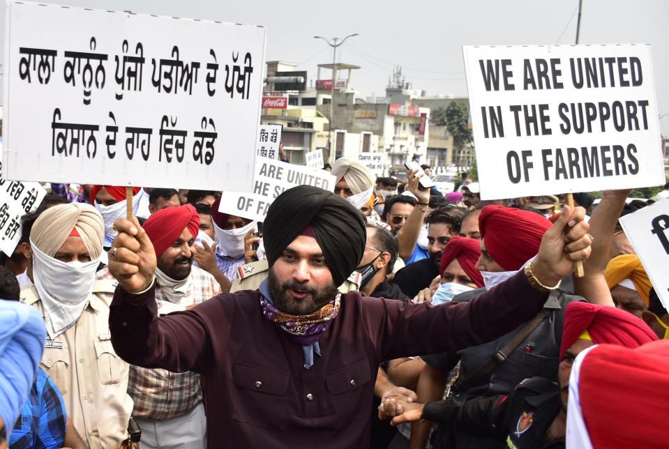 AMRITSAR, INDIA - SEPTEMBER 23: Congress leader Navjot Singh Sidhu along with his supporters march during a protest rally against the farm bills from Bhandari bridge to Hall gate on September 23, 2020 in Amritsar, India. (Photo by Sameer Sehgal/Hindustan Times via Getty Images)