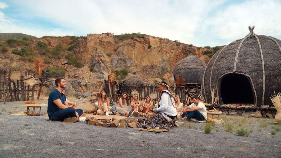 Der Besuch bei einem afrikanischen Heiler sorgt für neue Erkenntnisse. (Bild: RTL)