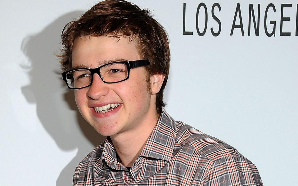 Als Jake amüsierte Angus T. Jones in "Two and a Half Men" das Publikum mit seiner Faulheit und Fleischeslust. Doch der Kinderstar wandte sich den "Siebenten-Tags-Adventisten", einer protestantischen Freikirche, zu und erklärte, die Show sei Mist und widerspreche seinem Glauben. Ein Jahr später verließ er die Serie und zog sich aus der Öffentlichkeit zurück. (Bild: Valerie Macon/Getty Images)