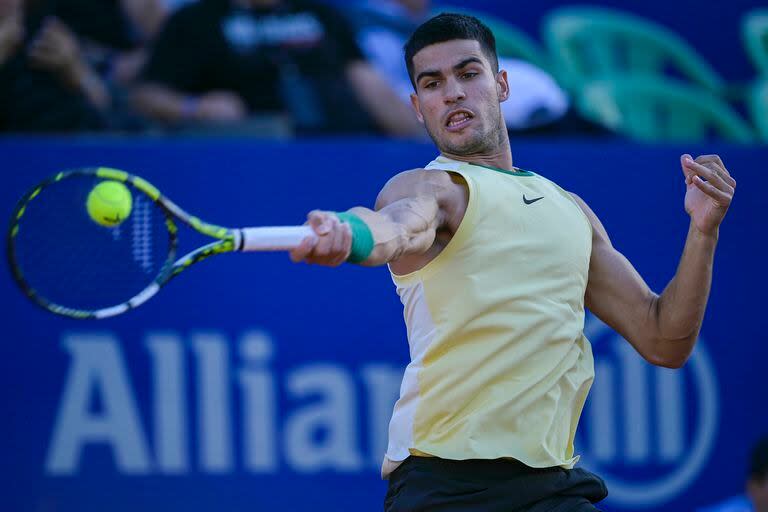 El español Carlos Alcaraz defiende su cetro en el Argentina Open de tenis; este sábado sostendrá una semifinal contra el chileno Nicolás Jarry.